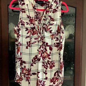 Fortune and Ivy print blouse. Size medium. Excellent condition.